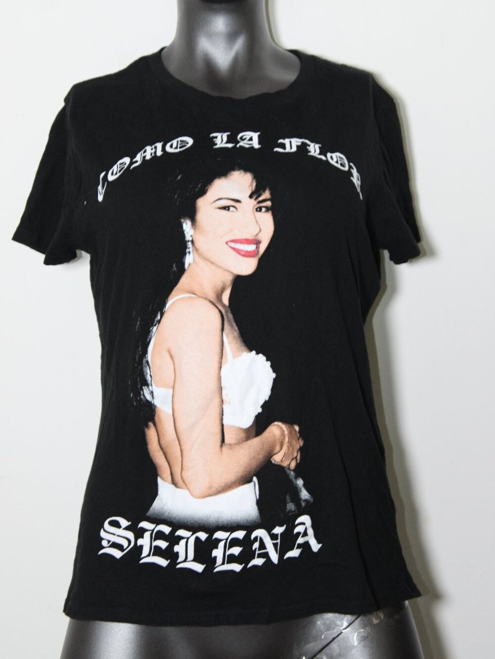 Selena Quintanilla "Como La Flor" graphic t-shirt